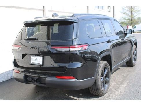 Used 2024 Jeep Grand Cherokee L Altitude AWD/4WD image 3