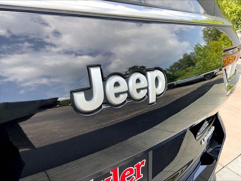 Used 2024 Jeep Grand Cherokee L Laredo w/ Luxury Tech Group I AWD/4WD image 23