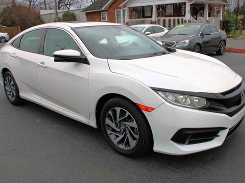 Used 2017 Honda Civic EX image 4