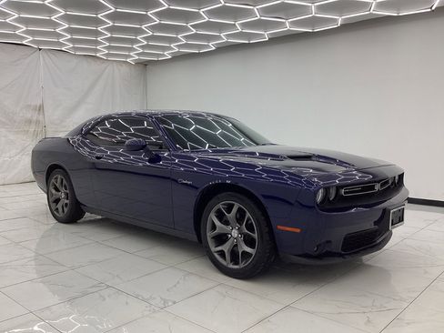 Used 2015 Dodge Challenger SXT Plus image 7
