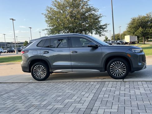 Certified 2025 Volkswagen Tiguan S FWD image 11