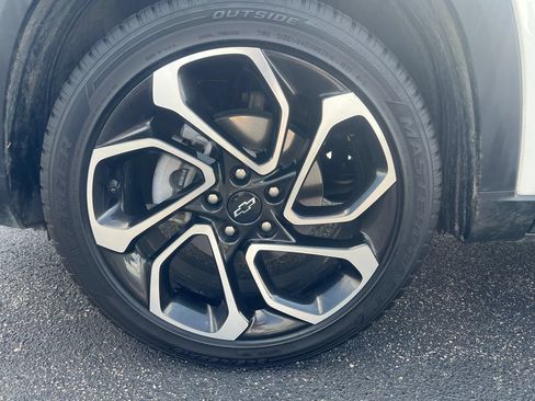 Used 2024 Chevrolet Trax RS w/ Sunroof Package FWD image 9