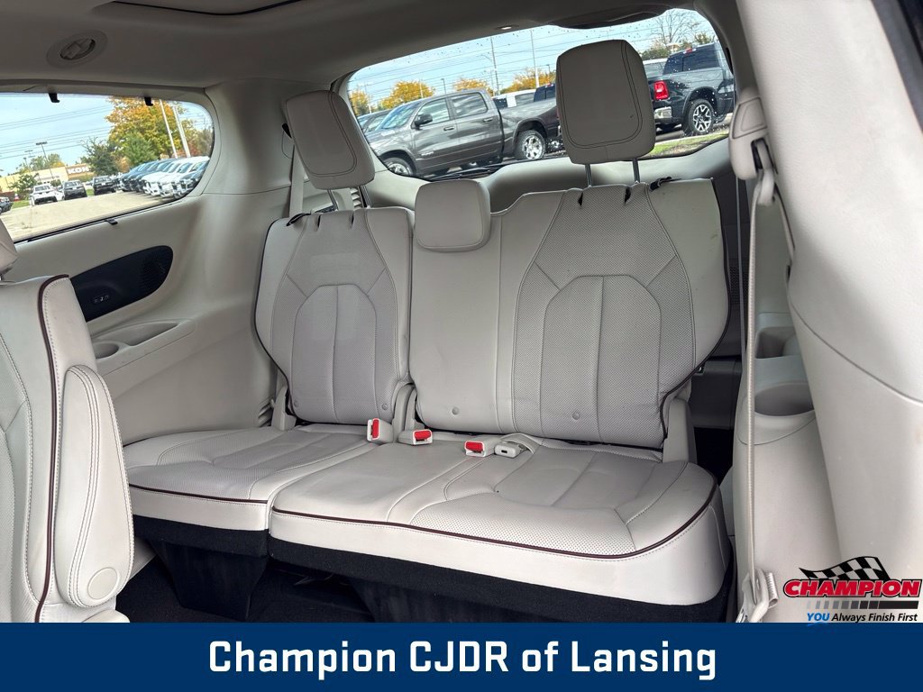 Used 2017 Chrysler Pacifica Limited FWD image 19