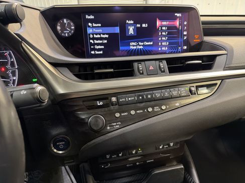 Used 2020 Lexus ES 300h w/ Premium Package image 17