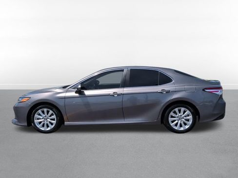 Used 2018 Toyota Camry LE FWD image 9