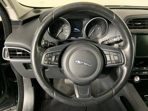 Used 2018 Jaguar F-PACE Premium image 10