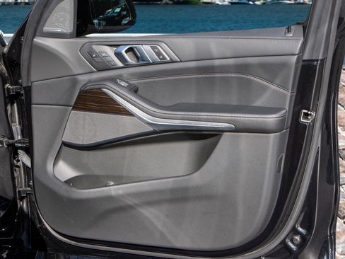 Used 2024 BMW X7 xDrive40i w/ Executive Package image 14