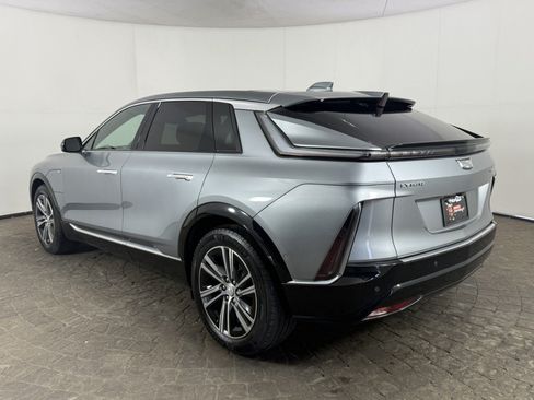 Used 2024 Cadillac Lyriq Luxury AWD/4WD image 5