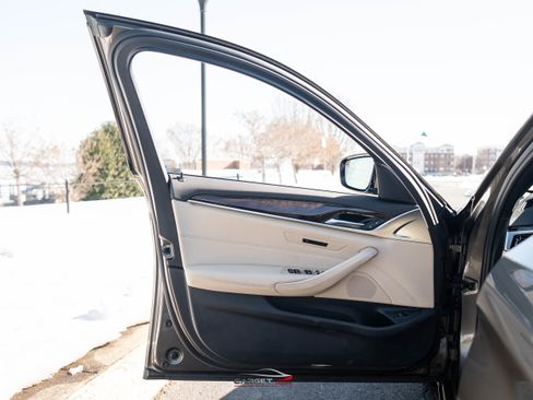 Used 2018 BMW 530i xDrive image 45