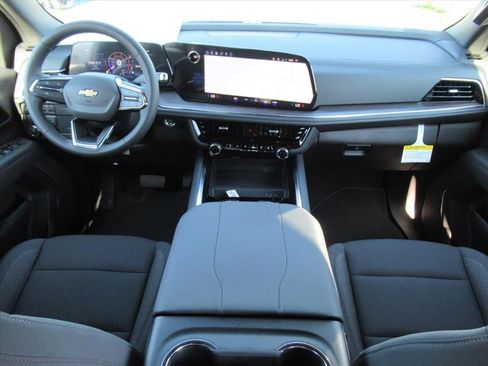 New 2026 Chevrolet Suburban LS image 11