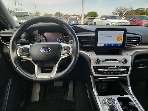 Used 2023 Ford Explorer XLT w/ Equipment Group 202A AWD/4WD image 6