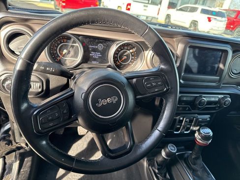 Used 2021 Jeep Gladiator Sport image 11
