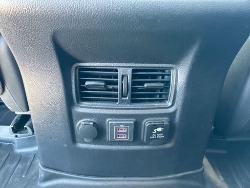 Used 2023 Nissan Titan SV w/ SV Convenience Package AWD/4WD image 20