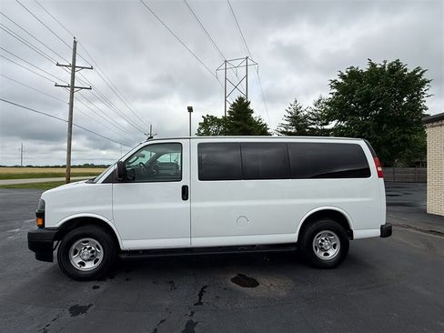 Used 2018 Chevrolet Express 2500 LS w/ Driver Convenience Package RWD image 2