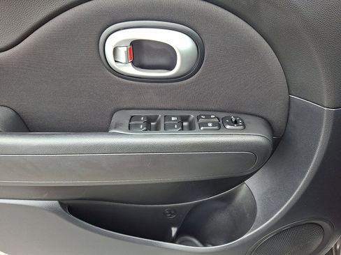 Used 2016 Kia Soul FWD image 12