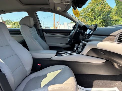 Used 2018 Honda Accord Touring image 28
