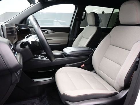 Used 2025 Chevrolet Traverse LT AWD/4WD image 8