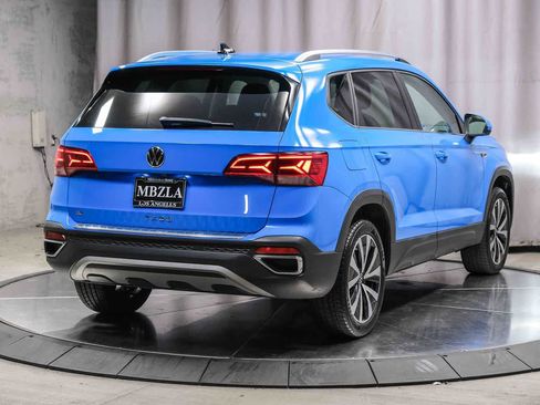 Used 2022 Volkswagen Taos SE FWD image 4