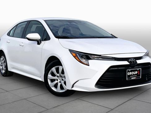 Used 2024 Toyota Corolla LE FWD image 3
