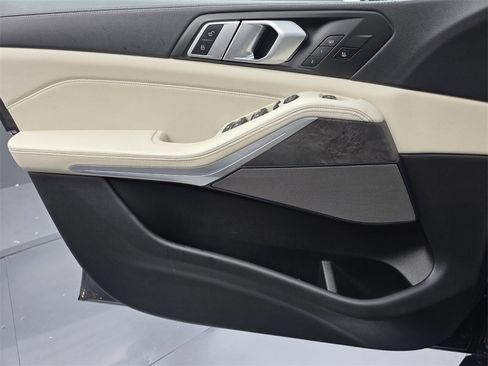 Used 2020 BMW X5 M50i w/ Premium Package image 22