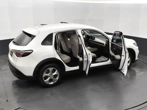 Used 2025 Honda HR-V LX image 6