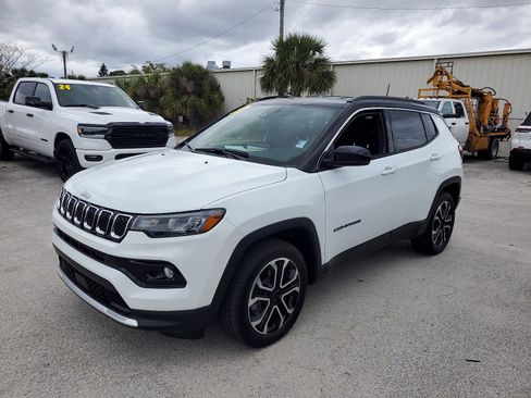 Used 2023 Jeep Compass Limited image 3