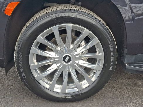 Used 2023 Cadillac Escalade ESV Premium Luxury image 10