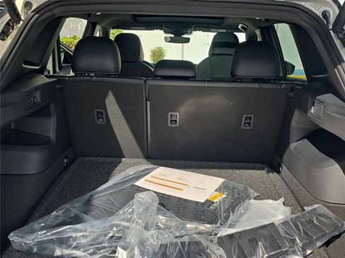 New 2026 Volkswagen Tiguan SE R-Line FWD image 24