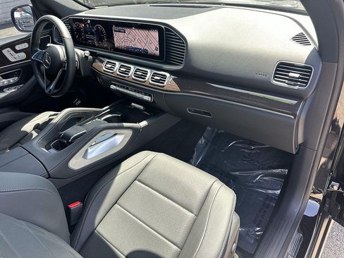 Used 2025 Mercedes-Benz GLE 450e 4MATIC w/ Driver Assistance Package image 29