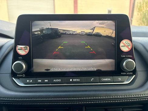 Used 2024 Nissan Rogue S AWD/4WD image 21