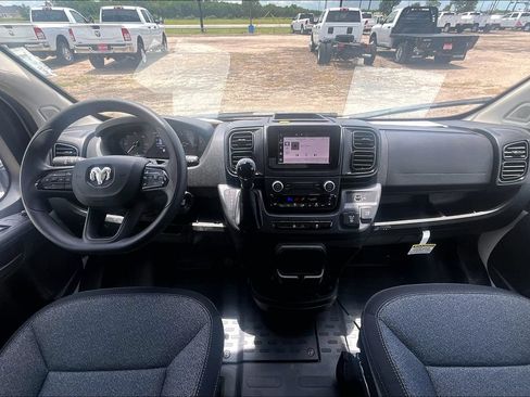 New 2024 RAM ProMaster 2500 w/ Convenience Group FWD image 4
