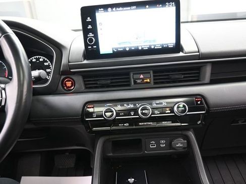 Used 2023 Honda Pilot Touring image 10