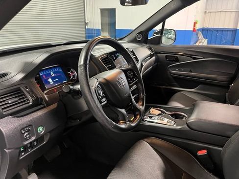 Used 2025 Honda Passport Black Edition image 23