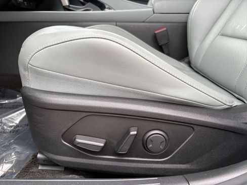 Used 2025 Hyundai Elantra Limited image 23