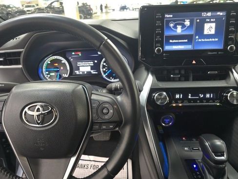 Certified 2021 Toyota Venza XLE image 16