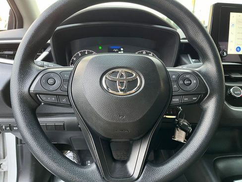 Used 2025 Toyota Corolla LE image 28