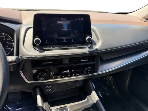 Used 2023 Nissan Rogue SV image 12