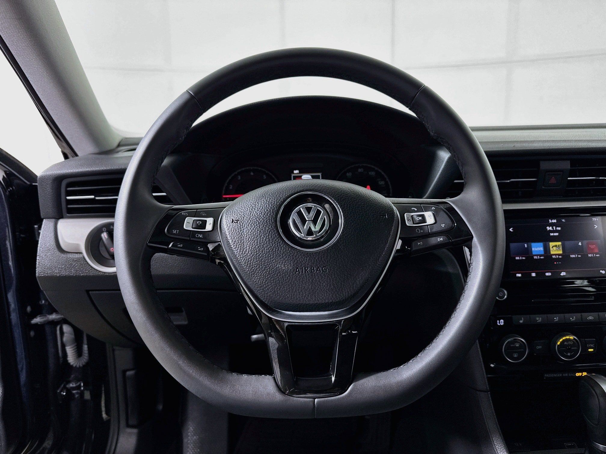 Used 2021 Volkswagen Passat 2.0T SE FWD image 16