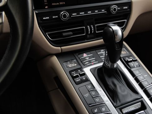 Certified 2021 Porsche Macan S AWD/4WD image 21
