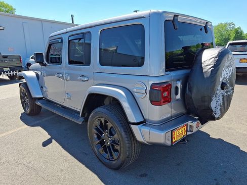 Certified 2021 Jeep Wrangler Unlimited Sahara AWD/4WD image 4