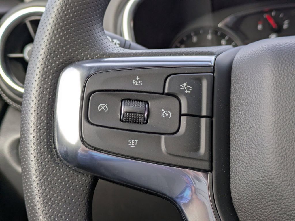 New 2025 Chevrolet Blazer LT w/ Midnight/Sport Edition FWD image 26