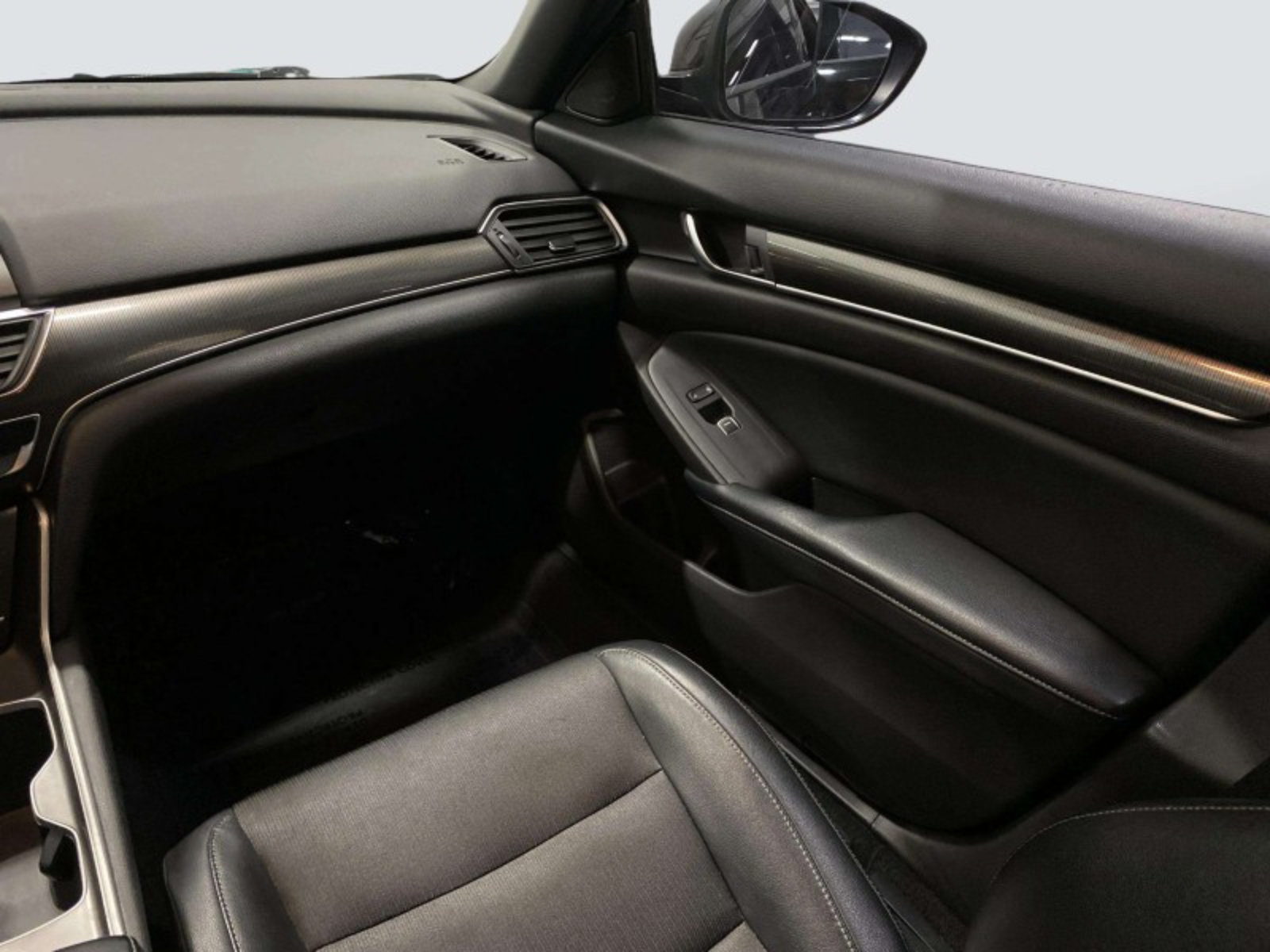 Used 2018 Honda Accord Sport image 24