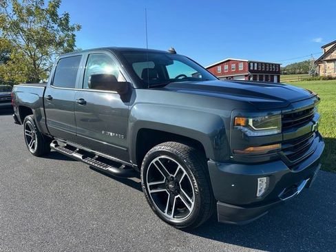 Used 2018 Chevrolet Silverado 1500 LT w/ LPO, Black Pack AWD/4WD image 7