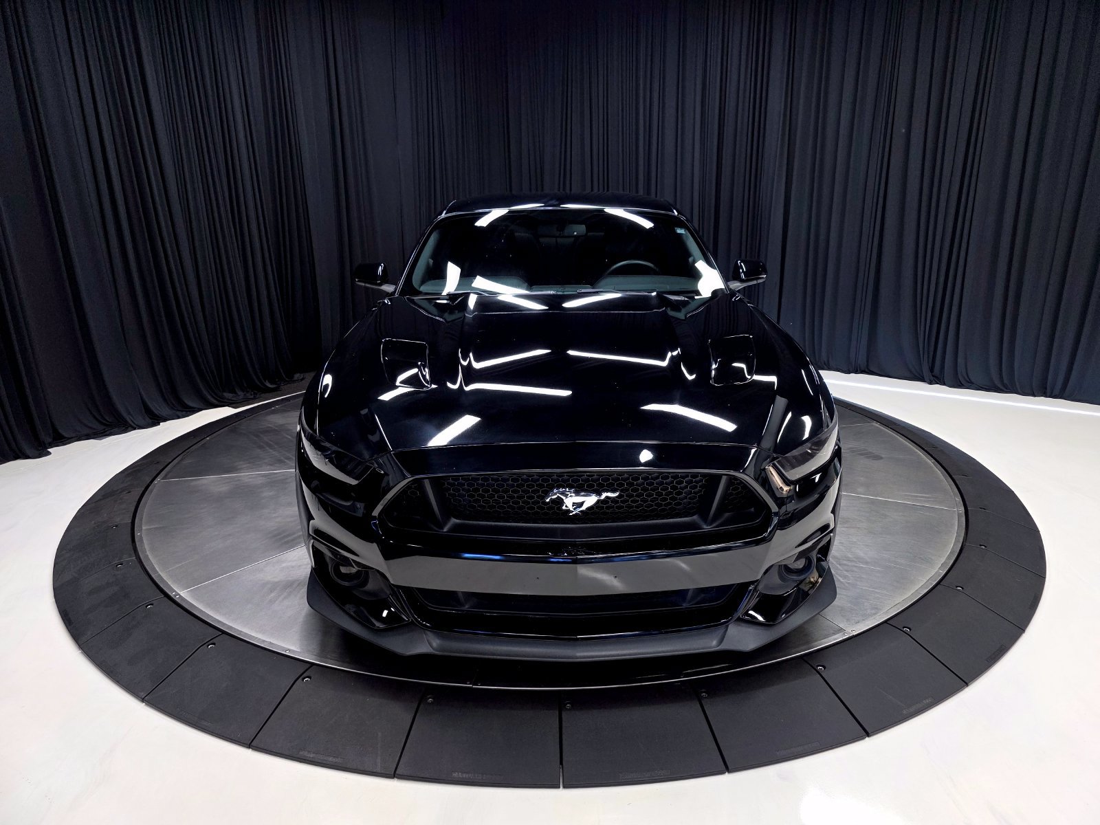 Used 2017 Ford Mustang GT Premium w/ GT Performance Package RWD image 8