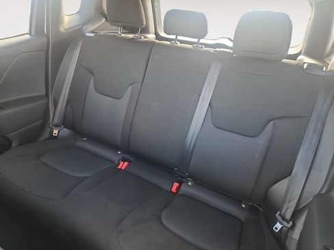 Used 2023 Jeep Renegade Latitude AWD/4WD image 13