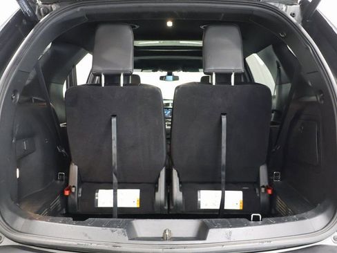 Used 2018 Ford Explorer XLT w/ Equipment Group 202A image 29