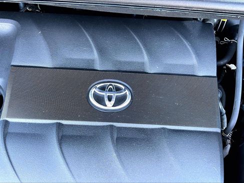Used 2014 Toyota Sienna LE FWD image 31