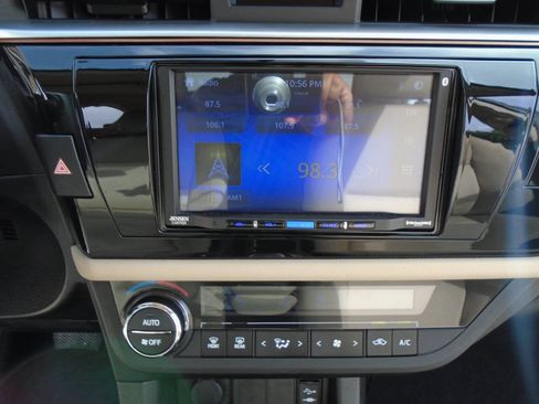 Used 2014 Toyota Corolla LE FWD image 11