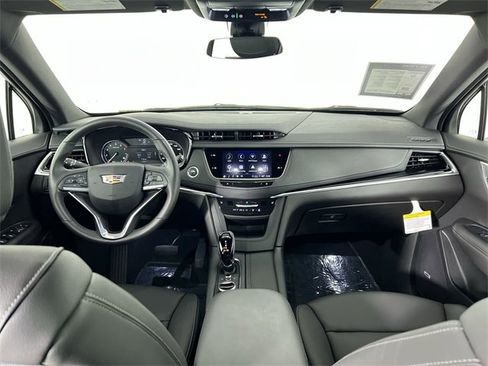 Used 2025 Cadillac XT6 Luxury image 21