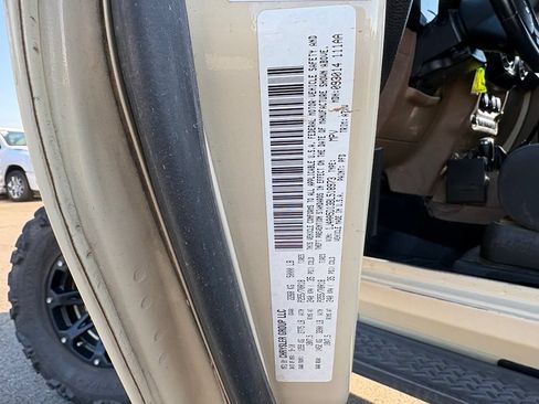 Used 2011 Jeep Wrangler Sahara w/ Connectivity Group AWD/4WD image 27